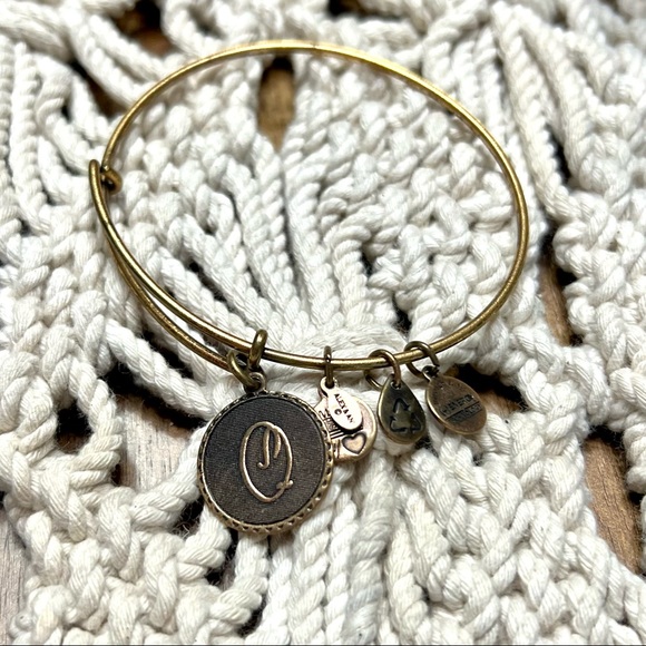 Alex and Ani | Retired Initial “Q” Bracelet #342 - Picture 3 of 5